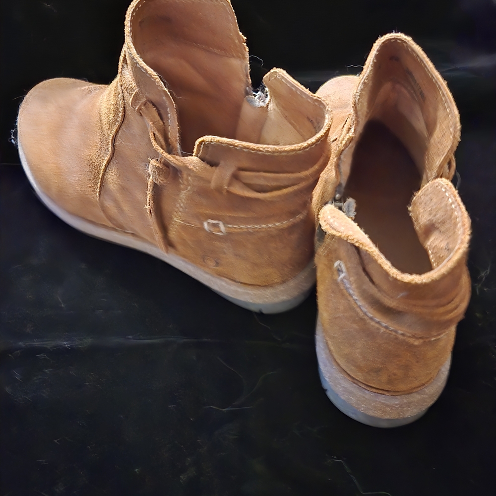 Born Tarklin Ginger/Congnac Suede Ankle Booties With Fringe - Picture 4 of 10